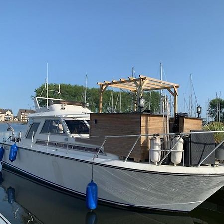 Magnifique Bateau Maison Hotel Ouistreham Bagian luar foto