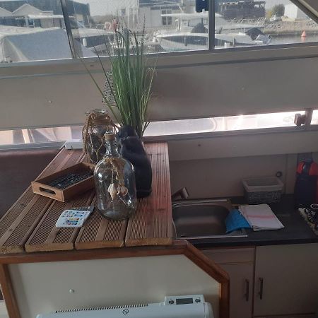 Magnifique Bateau Maison Hotel Ouistreham Bagian luar foto