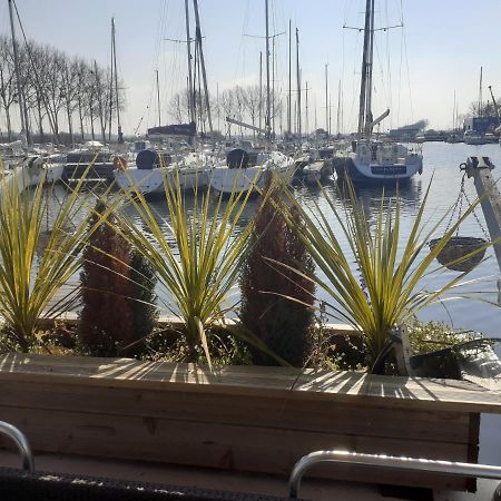 Magnifique Bateau Maison Hotel Ouistreham Bagian luar foto