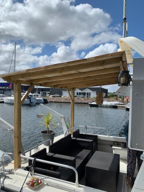 Magnifique Bateau Maison Hotel Ouistreham Bagian luar foto
