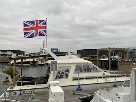 Magnifique Bateau Maison Hotel Ouistreham Bagian luar foto