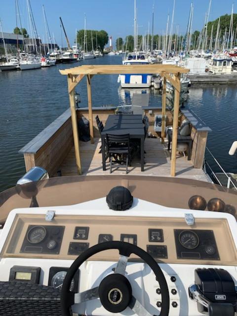 Magnifique Bateau Maison Hotel Ouistreham Bagian luar foto