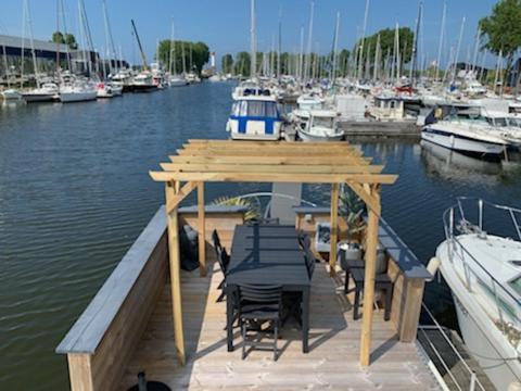 Magnifique Bateau Maison Hotel Ouistreham Bagian luar foto