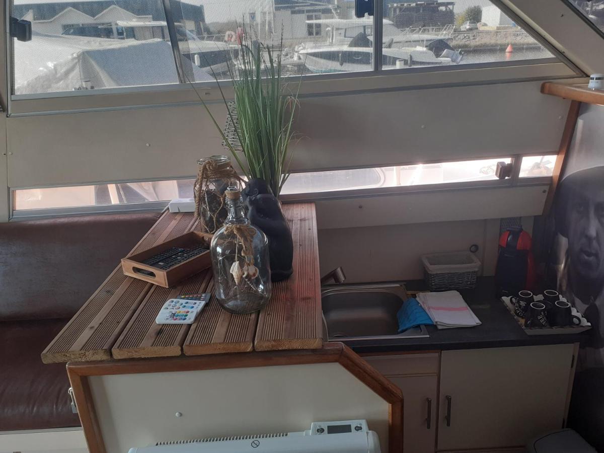 Magnifique Bateau Maison Hotel Ouistreham Bagian luar foto